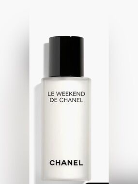 CHANEL
LE WEEKEND DE CHANEL
Weekly Renewing Face Care